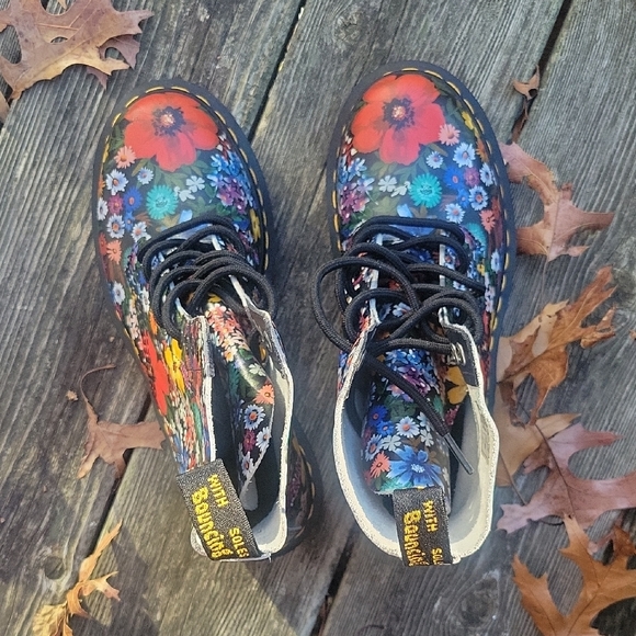 Dr Martens 1460 Pascal Wanderlust Backhand Floral Print Lace Up Combat Boot - Picture 4 of 13